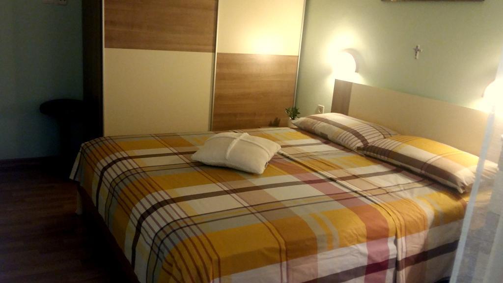 Guest House Tonica คิร์ก ภายนอก รูปภาพ
