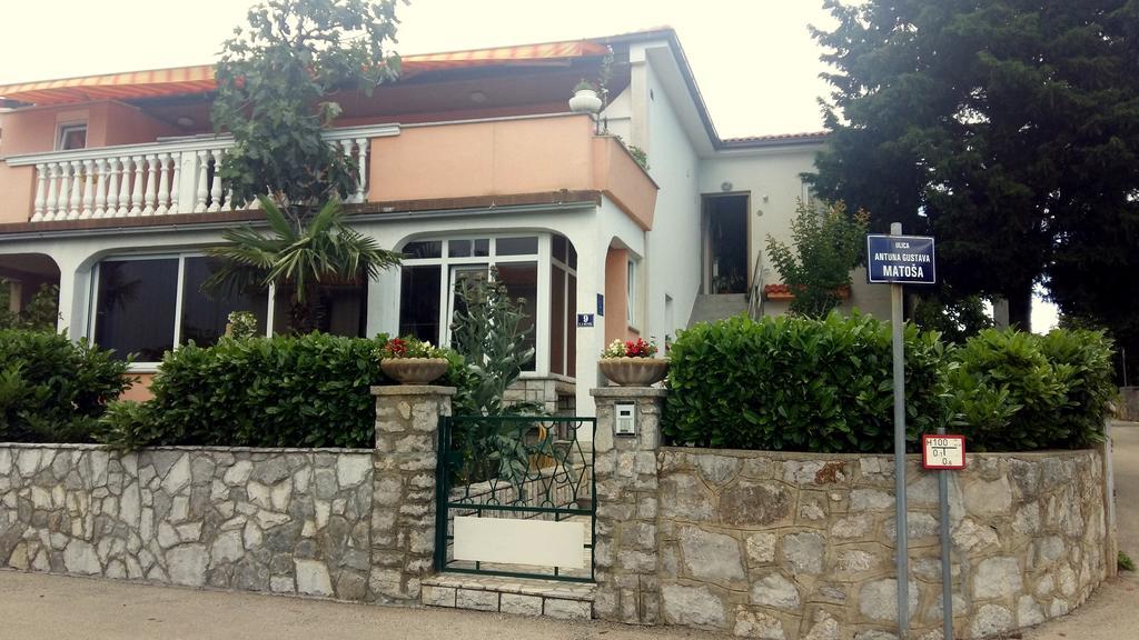 Guest House Tonica คิร์ก ภายนอก รูปภาพ