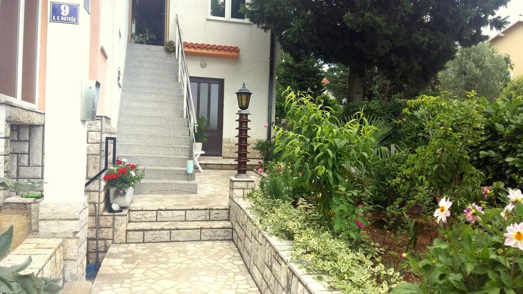 Guest House Tonica คิร์ก ภายนอก รูปภาพ