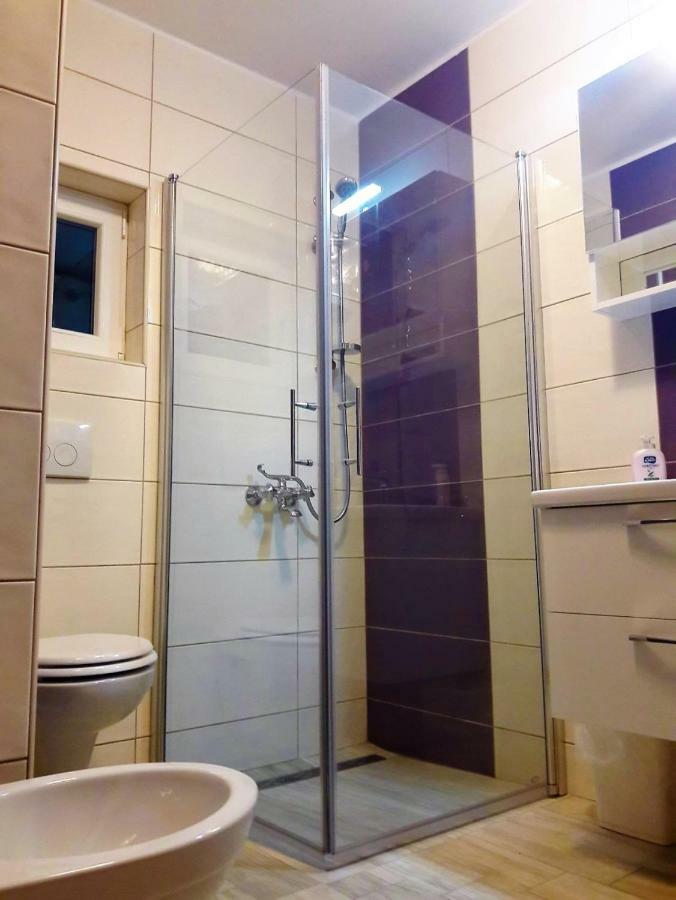 Guest House Tonica คิร์ก ภายนอก รูปภาพ