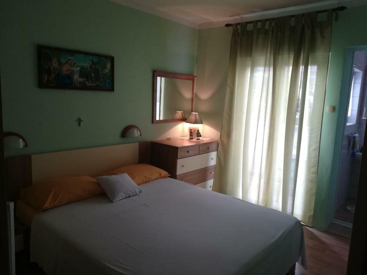 Guest House Tonica คิร์ก ภายนอก รูปภาพ